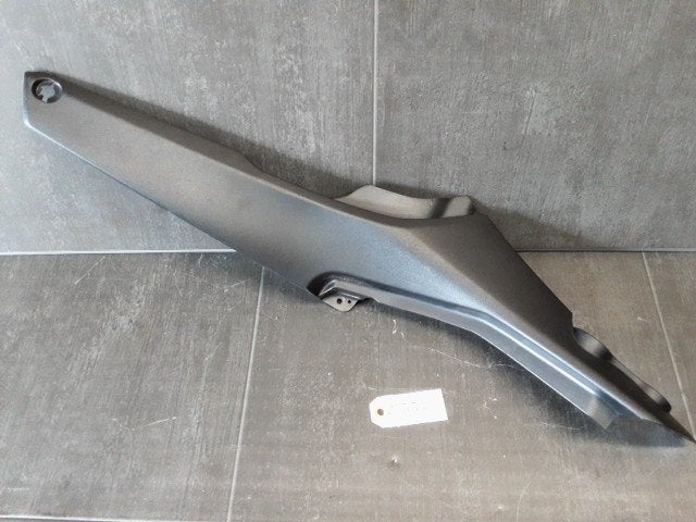 R7 2022 - 2024 Yamaha Cover Cover onder zadel D1-61961
