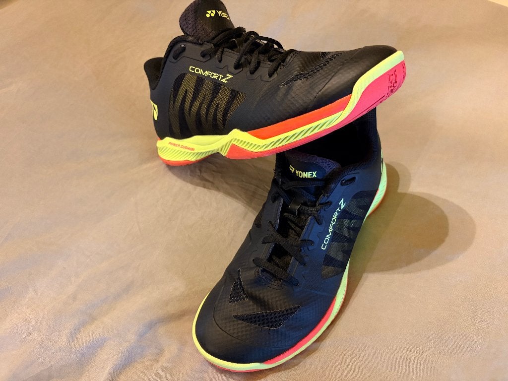 YONEX power cushion comfort Z3 (US:9 1/2, EU:43), Sports & Fitness, Badminton, Enlèvement ou Envoi, Comme neuf, Chaussures