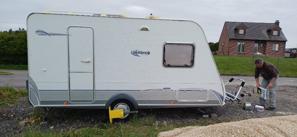 Caravan Caravelair Ambiance in uitstekende staat, Dwarsbed, 750 - 1000 kg, Particulier, 5 tot 6 meter