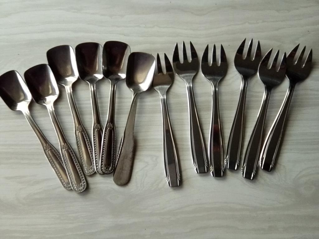 6 cuillères à dessert ou café et 6 fourchettes à dessert, Maison & Meubles, Cuisine | Vaisselle, Enlèvement ou Envoi, Comme neuf