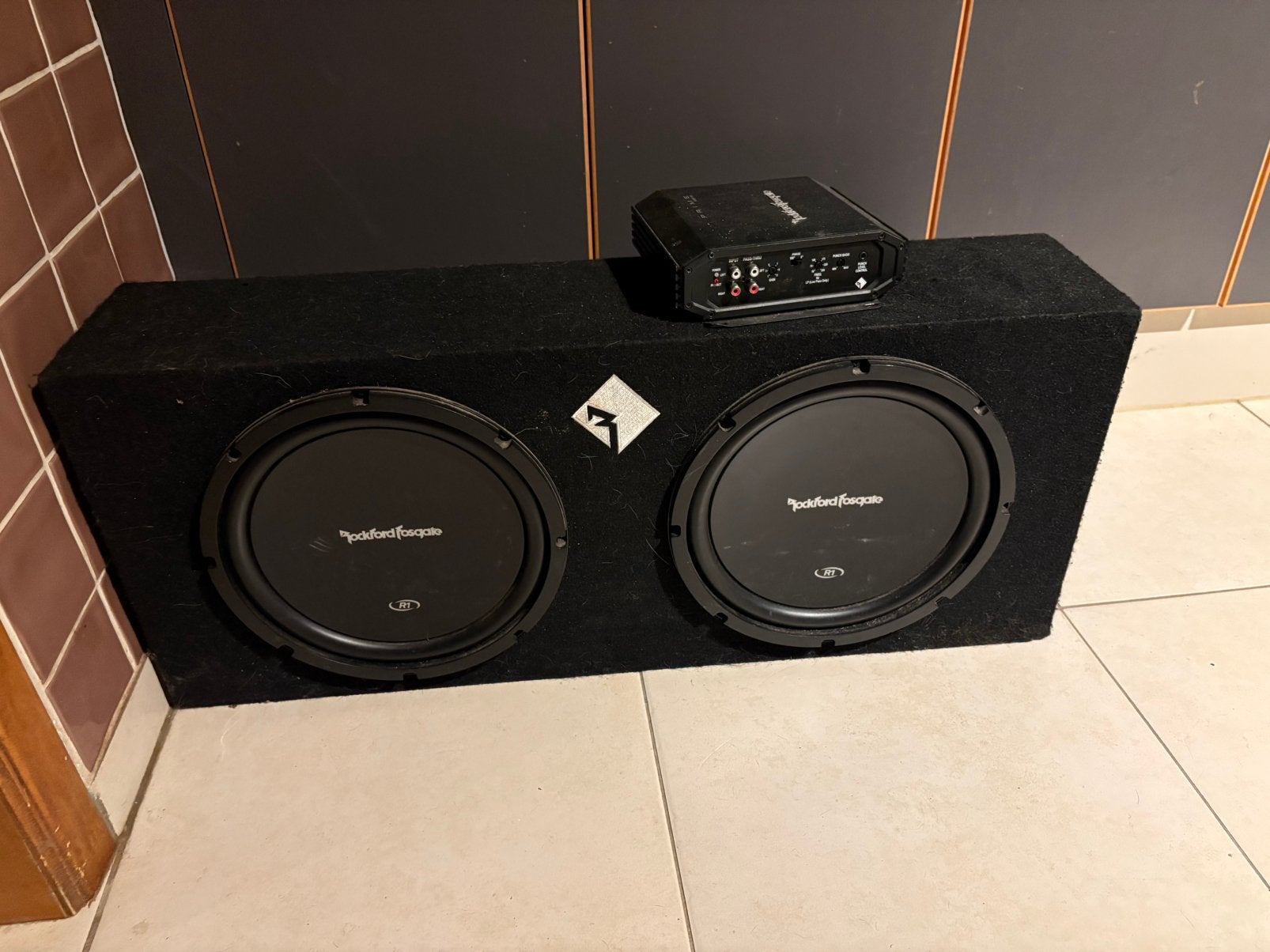 Woofer+ versterker, Autos : Divers, Haut-parleurs voiture, Enlèvement, Comme neuf