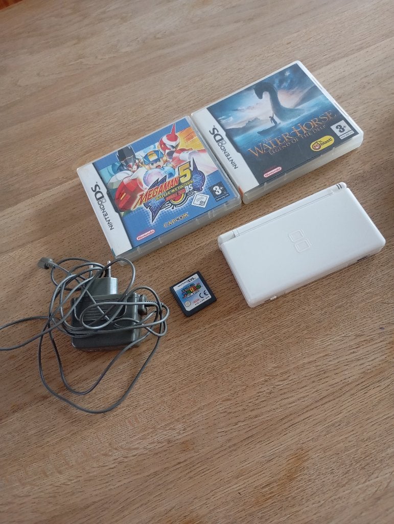 Nintendo ds met spelletjes, Games en Spelcomputers, Spelcomputers | Nintendo DS, Ophalen of Verzenden, Zo goed als nieuw, Wit
