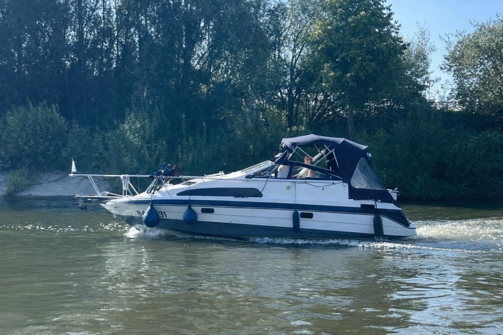 Bayliner 2655, Gebruikt, Binnenboordmotor, Walstroom, 80 cm