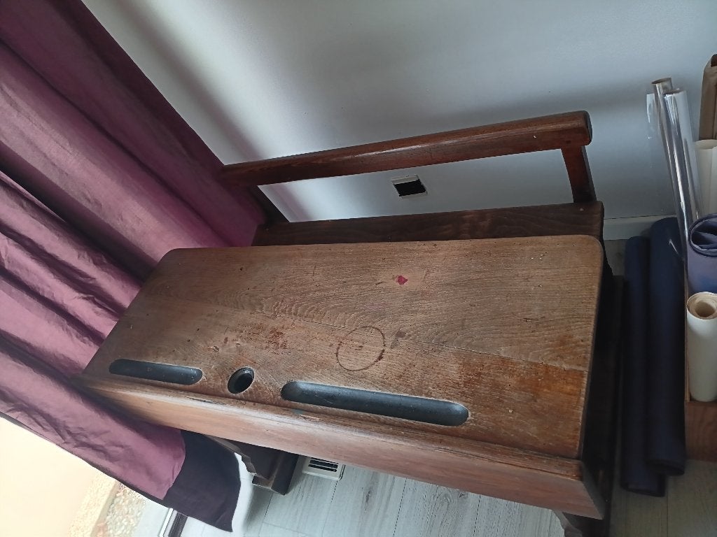 Oud schoolbankje, Enlèvement