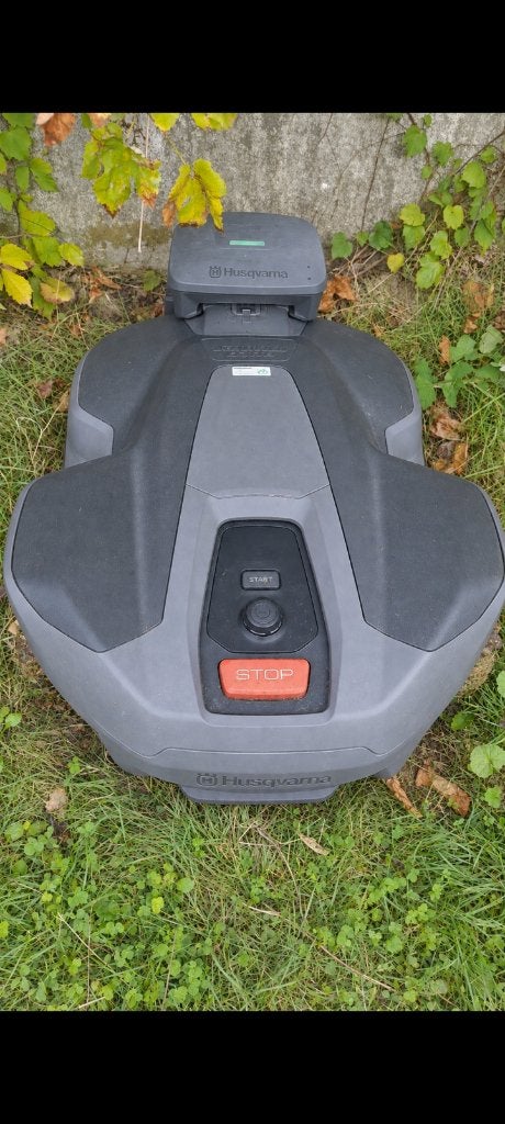 Husqvarna Automower 320 NERA garanti 3 ans+Kit EPOS & Abri, 20 à 25 cm, Hysqvarna, Comme neuf, Enlèvement