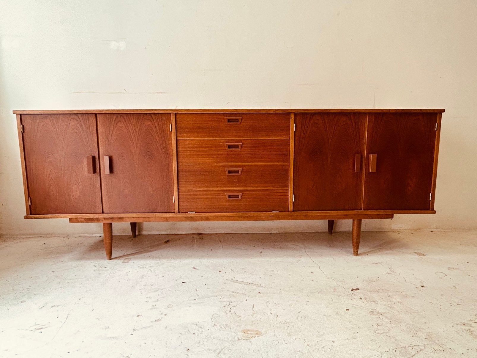Vintage/retro dressoir, Huis en Inrichting, Ophalen, Zo goed als nieuw