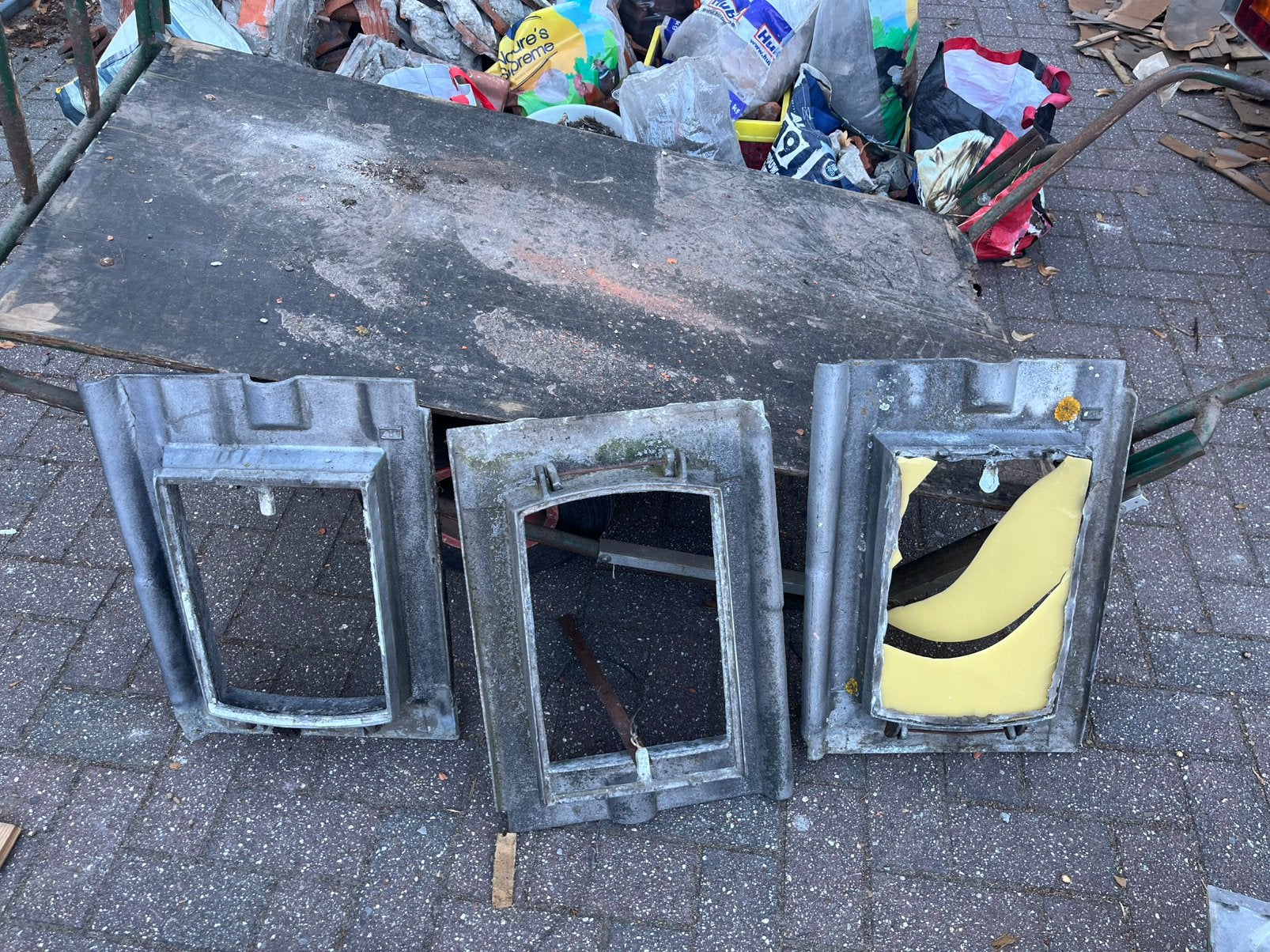 Oude dakramen, Enlèvement, Comme neuf