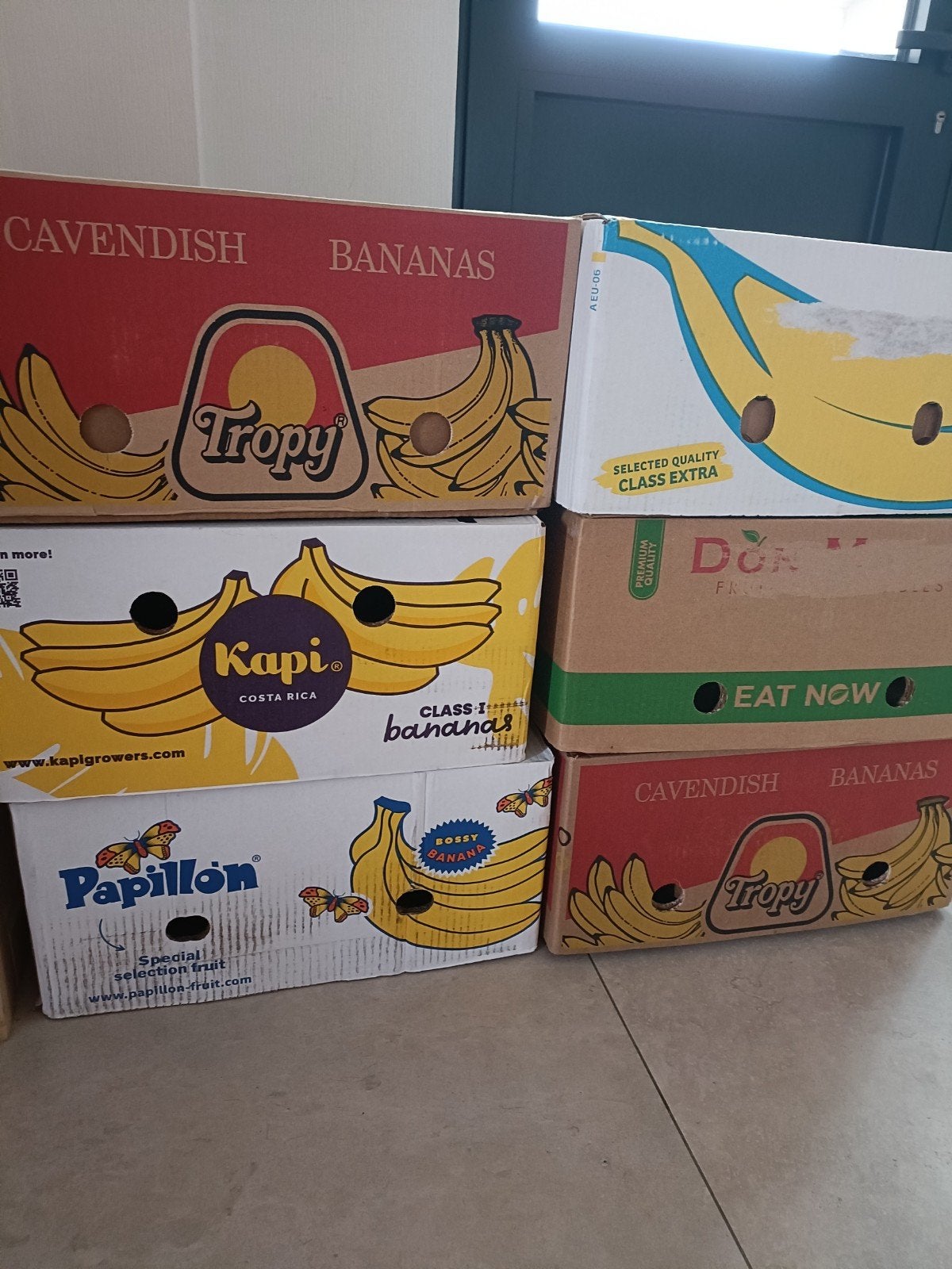 Bananendozen €1/st, Ophalen