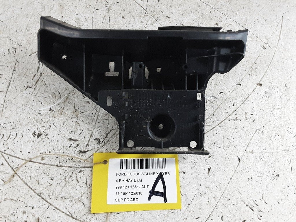 SUPPORT PARE-CHOCS ARRIÈRE DROIT Ford Focus 4 (JX7B17D980), Henry-Ford-Straße  1
50735  Köln, DE, Ford-Werke GmbH, Kunden@ford.com