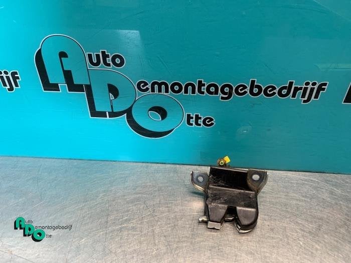 Mécanique de verrouillage hayon d'un Toyota Starlet (Starle, -, 3 mois de garantie, Toyota, Utilisé
