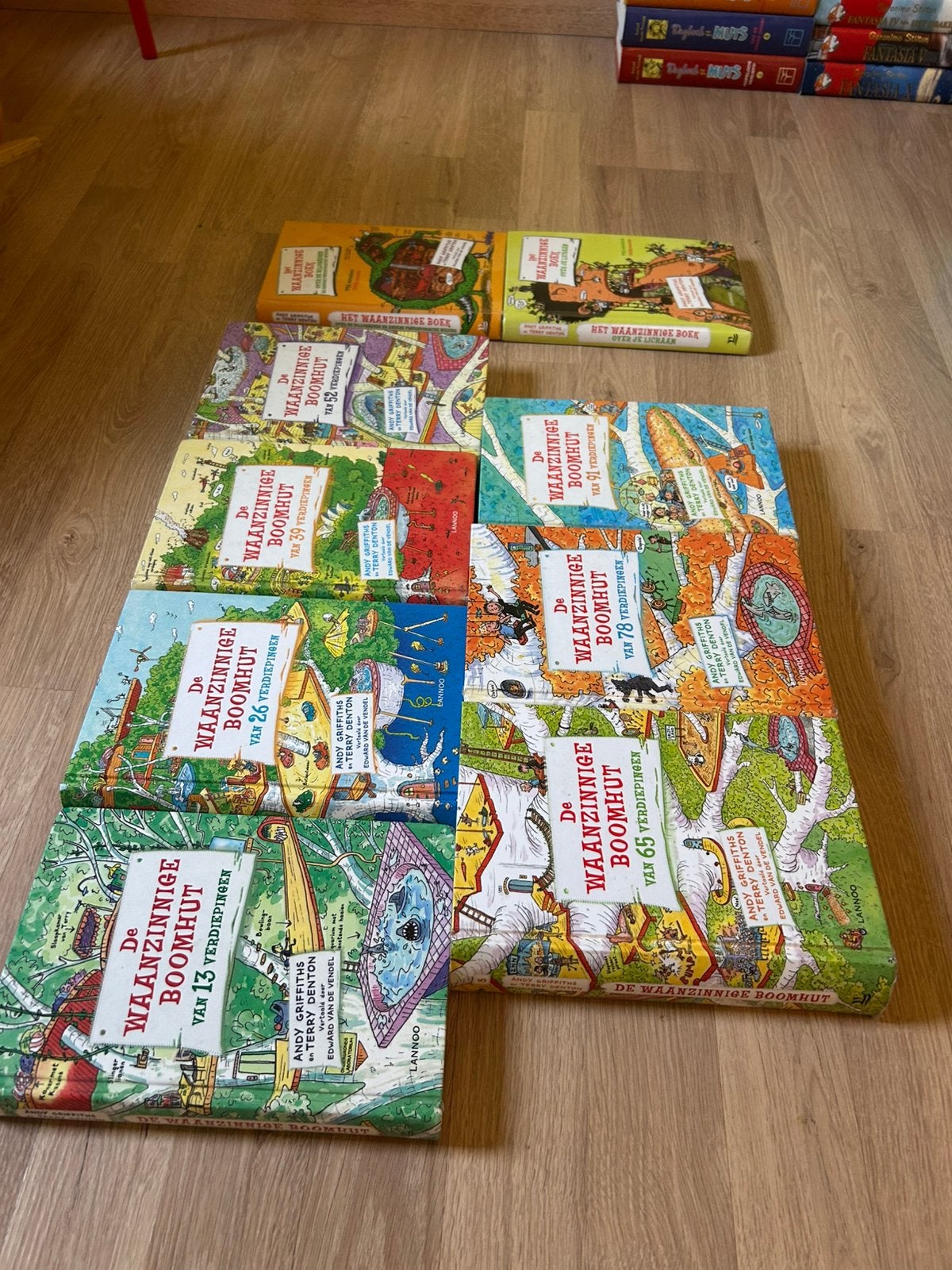 9x De Waanzinnige Boomhut – Andy Griffiths & Terry Denton, Boeken, Ophalen of Verzenden, Zo goed als nieuw, Fictie