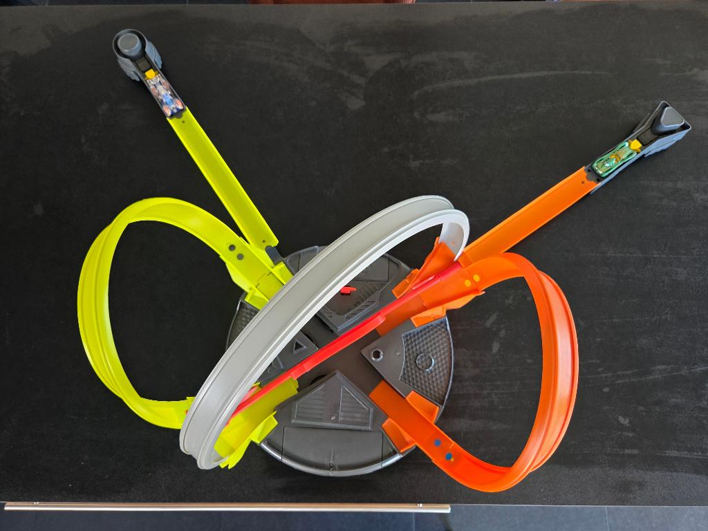 Hot Wheels Roto Revolution Track Set, multi color, Enfants & Bébés, Jouets | Circuits, Autre propulsion, Comme neuf, Enlèvement