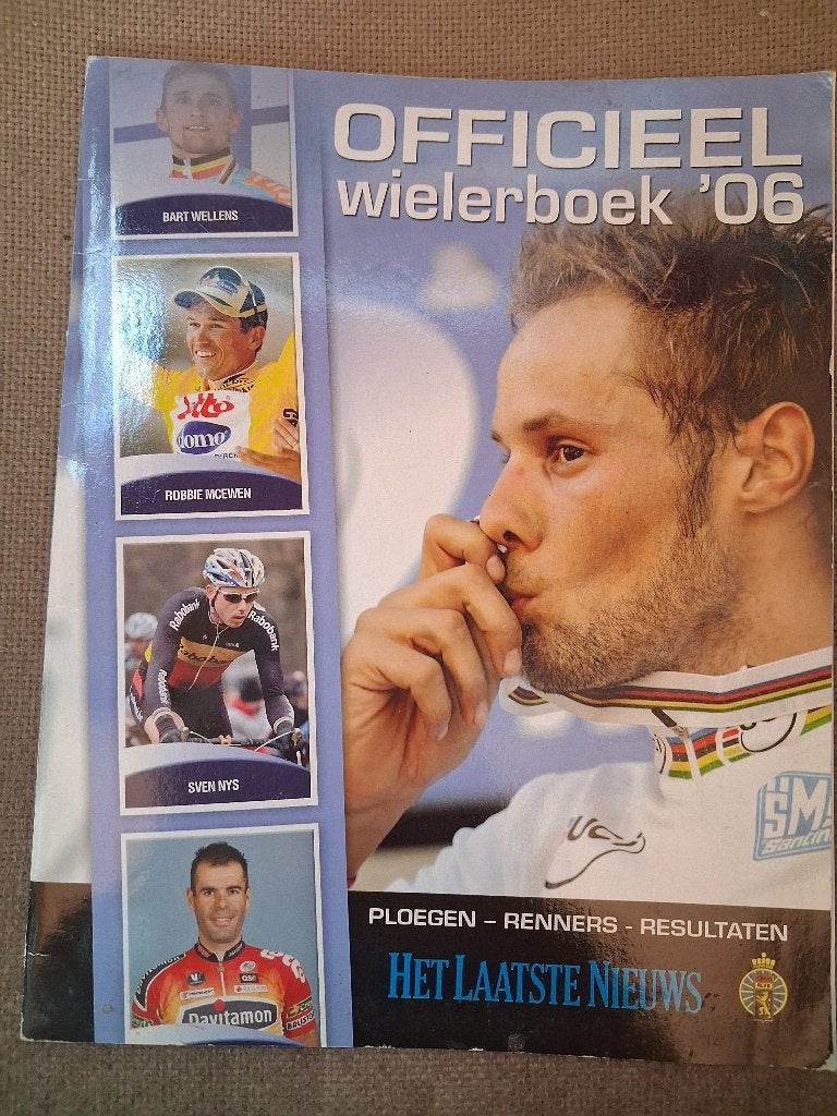 OFFICIEEL WIELERBOEK 2006 MET STICKERS, Ophalen of Verzenden