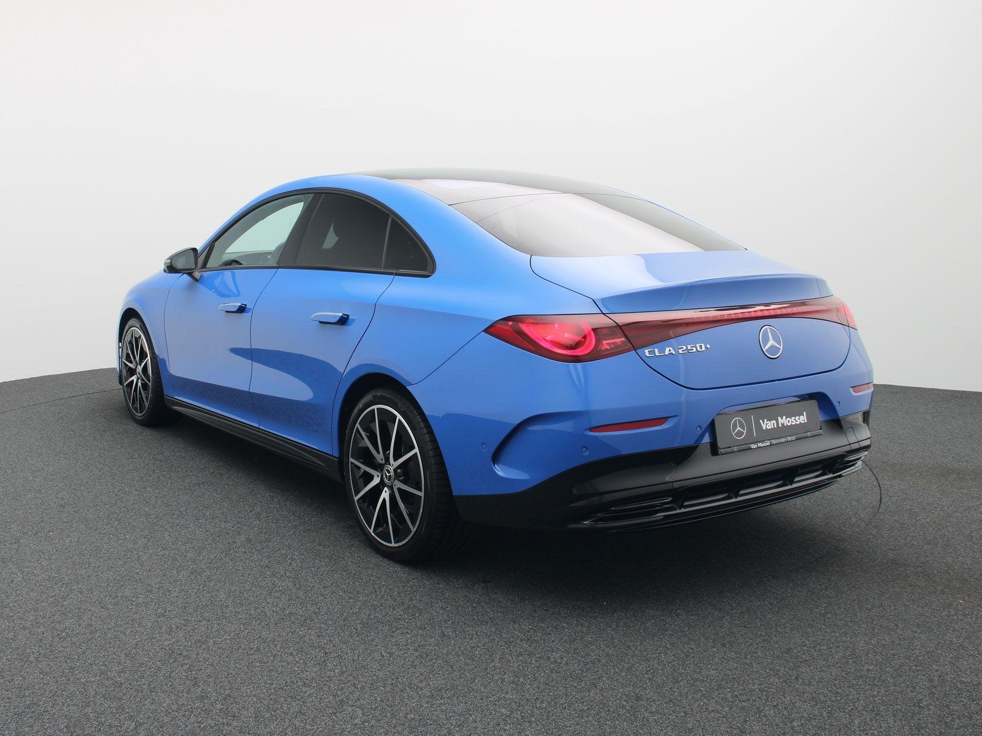 Mercedes-Benz CLA 250+ Sport Edition + AMG LINE + MULTIBEAM, Auto's, Automaat, Gebruikt, Zwart, Blauw
