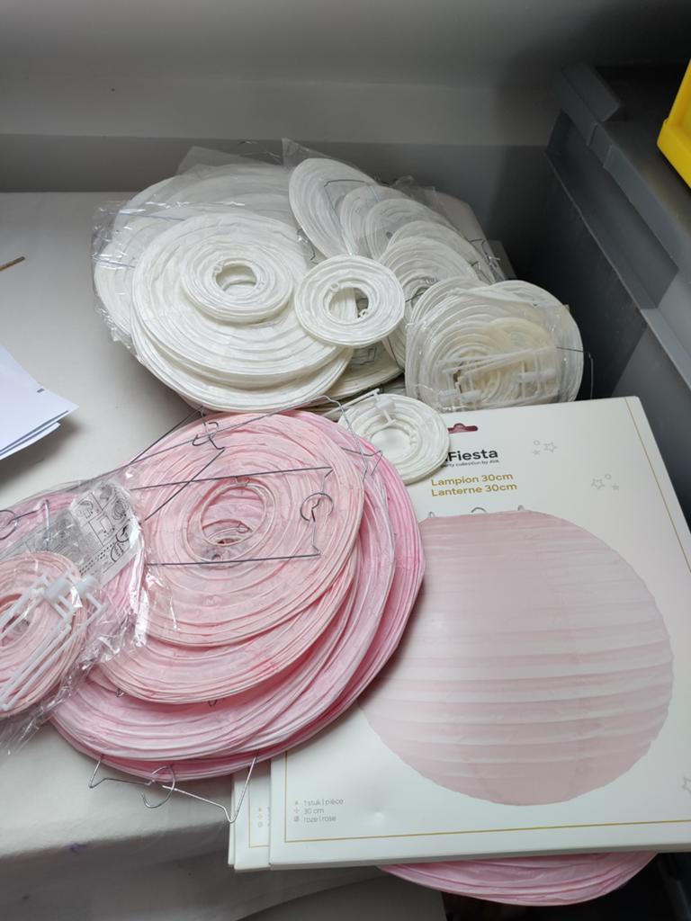 Lot: roze en witte lampionnen, Ophalen