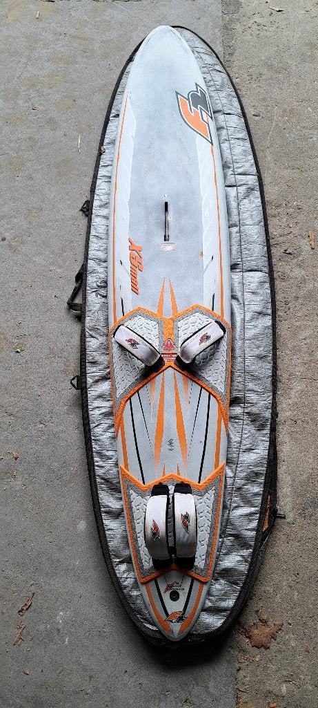 F2 SX S slalom / speed windsurfplank, Watersport en Boten, Windsurfen, Ophalen, Met voetbanden, F2, Zo goed als nieuw