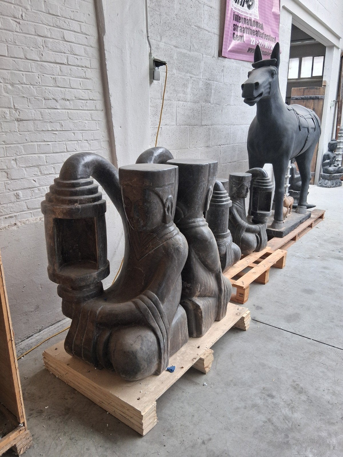 Cheval Terracota taille réelle, Enlèvement