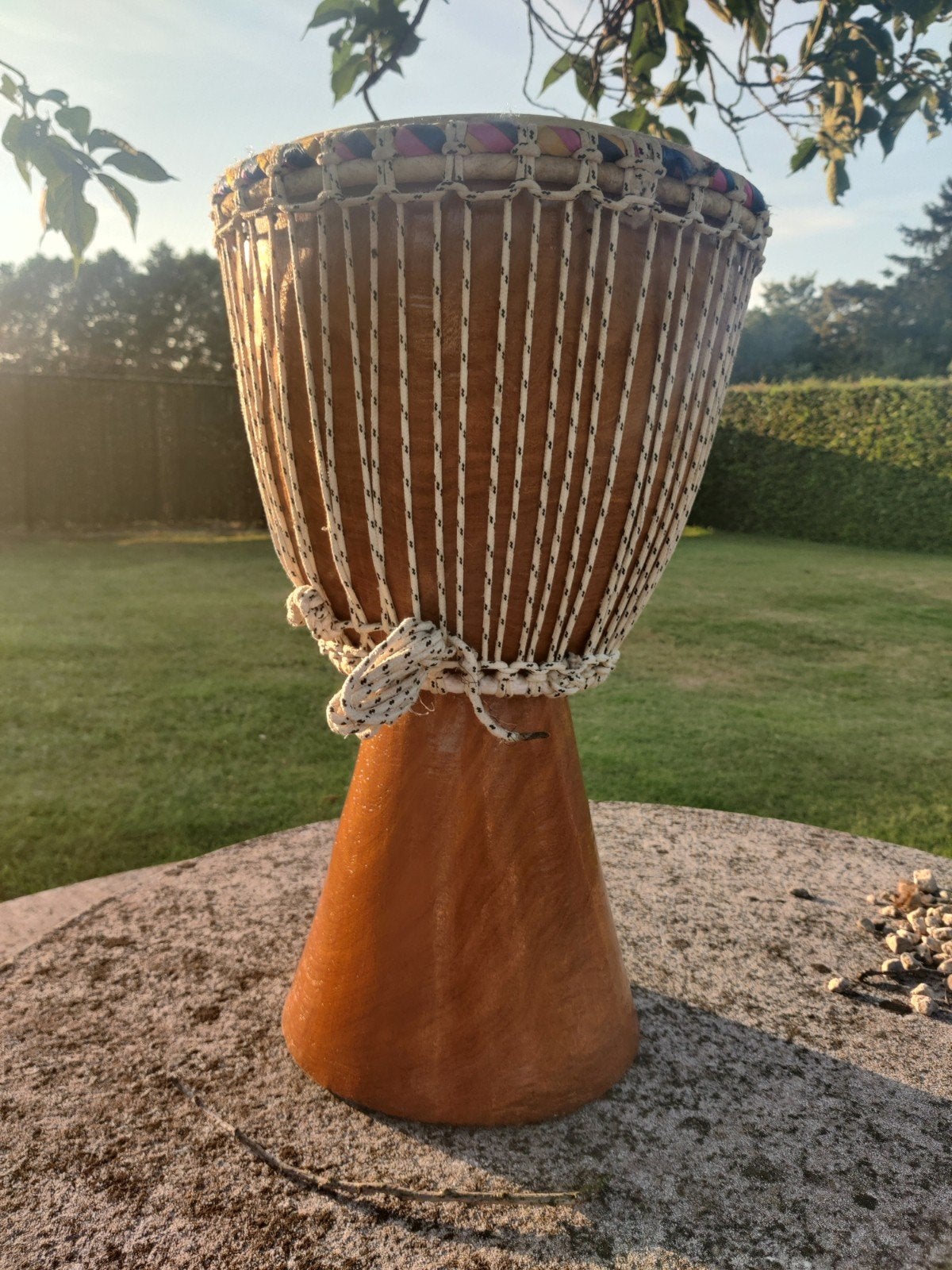 Djembe, Ophalen