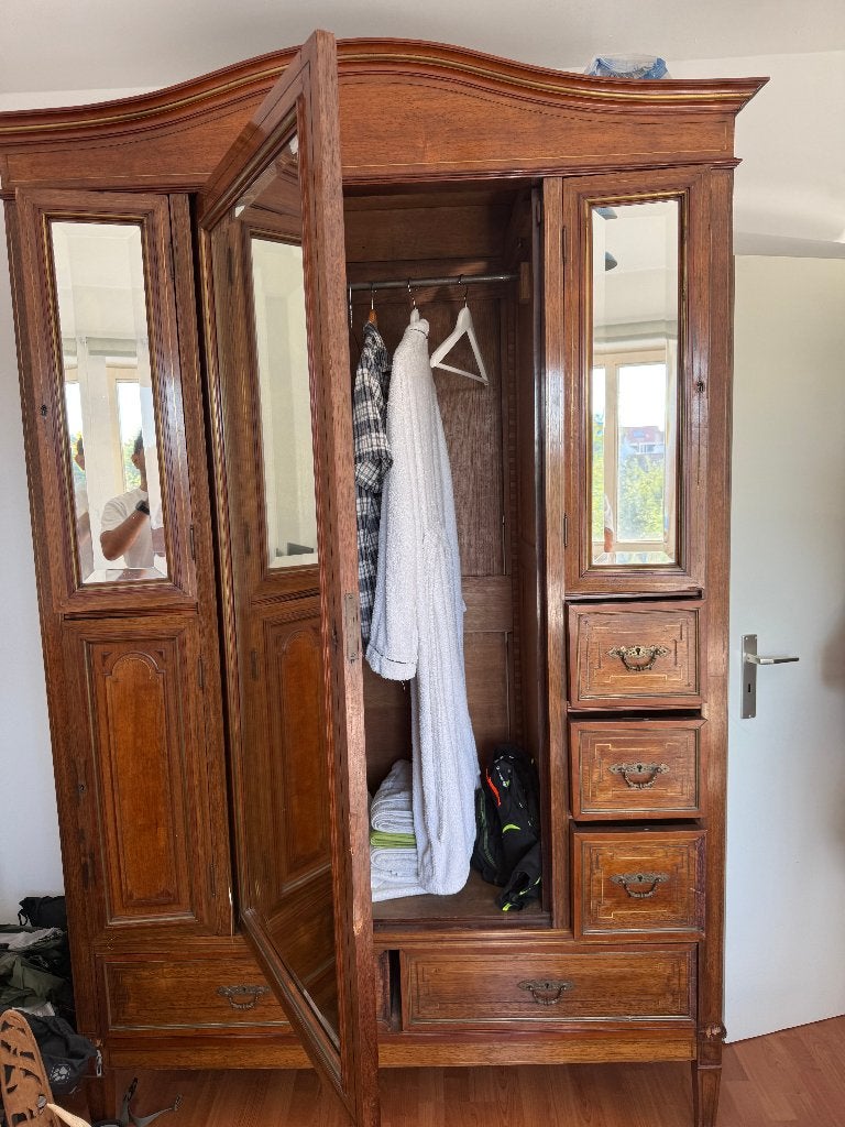 Armoire bois, Enlèvement