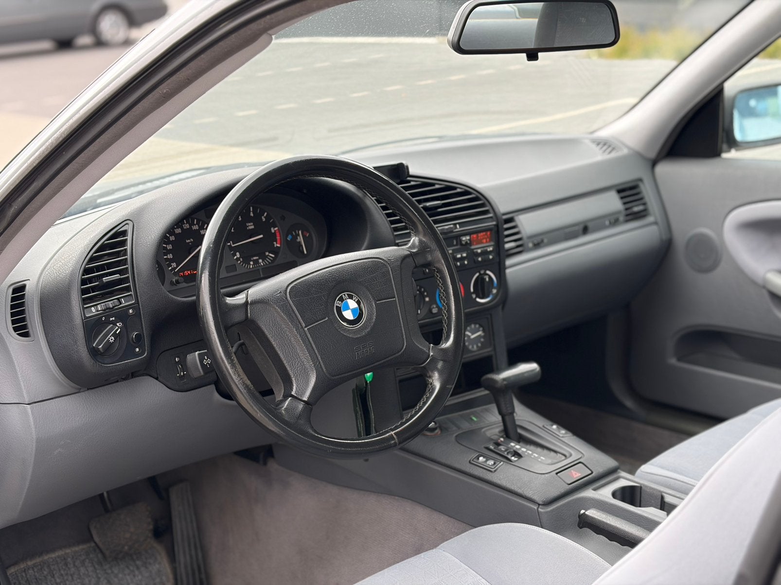 BMW 316i E36 coupe | Oldtimer | Automaat | Mooie staat, foto 10