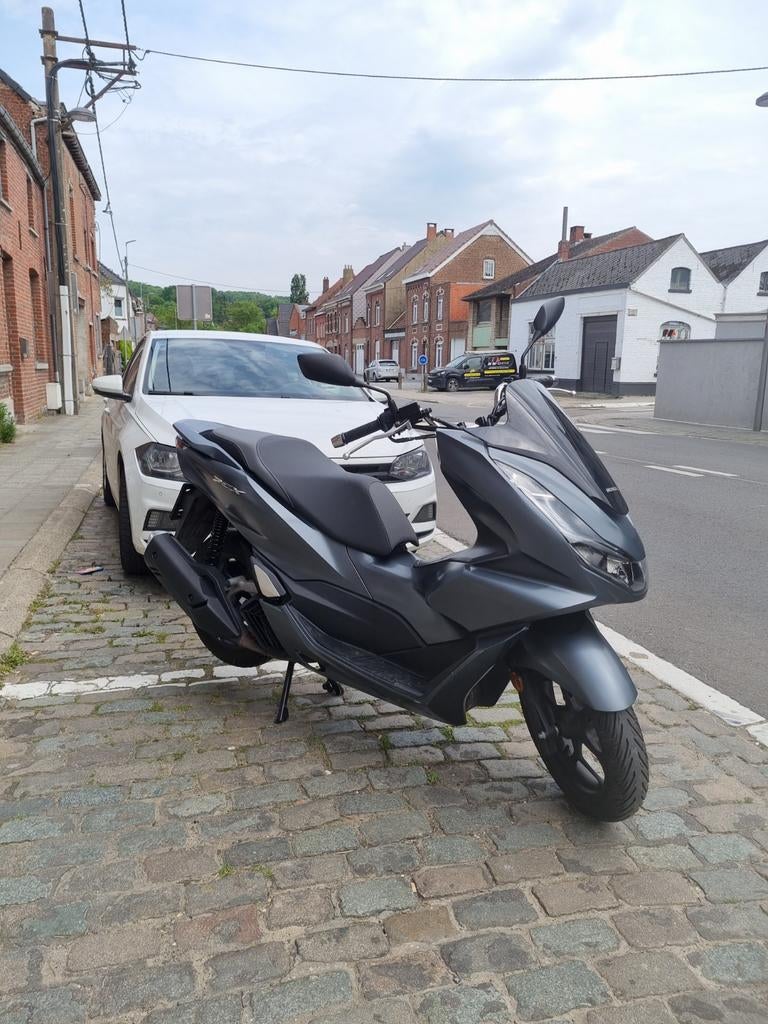 Honda pcx 125 2023 avec 5500km