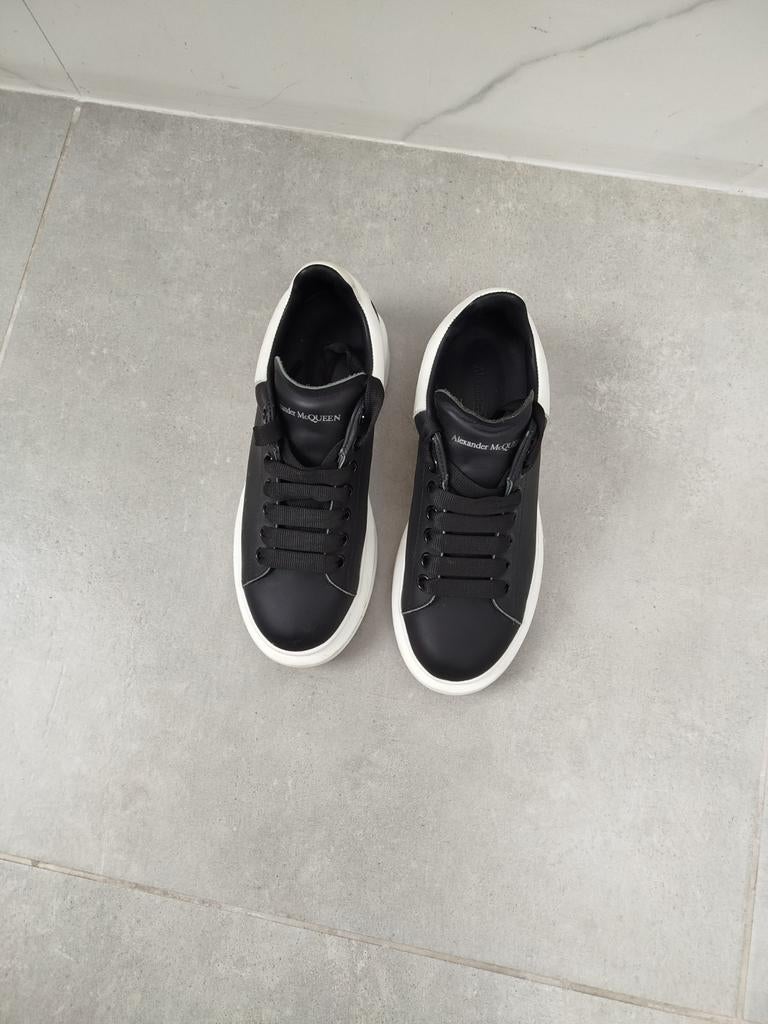 Schoenen van het merk Alexander, Ophalen