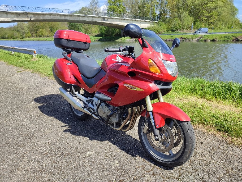 Honda Hornet-Deauville, Motoren, Ophalen
