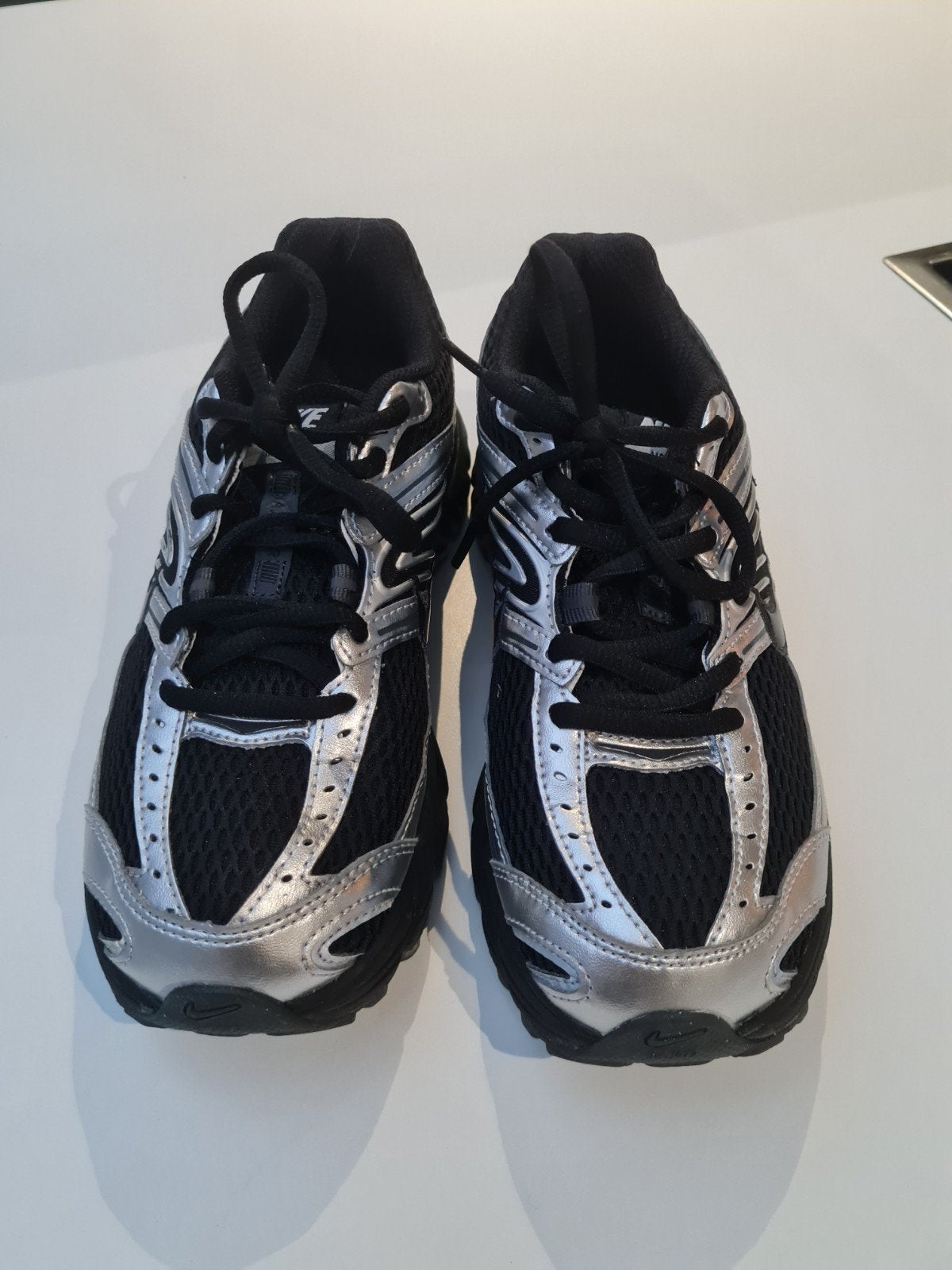 Nike air max zwart/zilver maat 37,5 (nieuw), Ophalen, NIKE, Jongen of Meisje, Schoenen