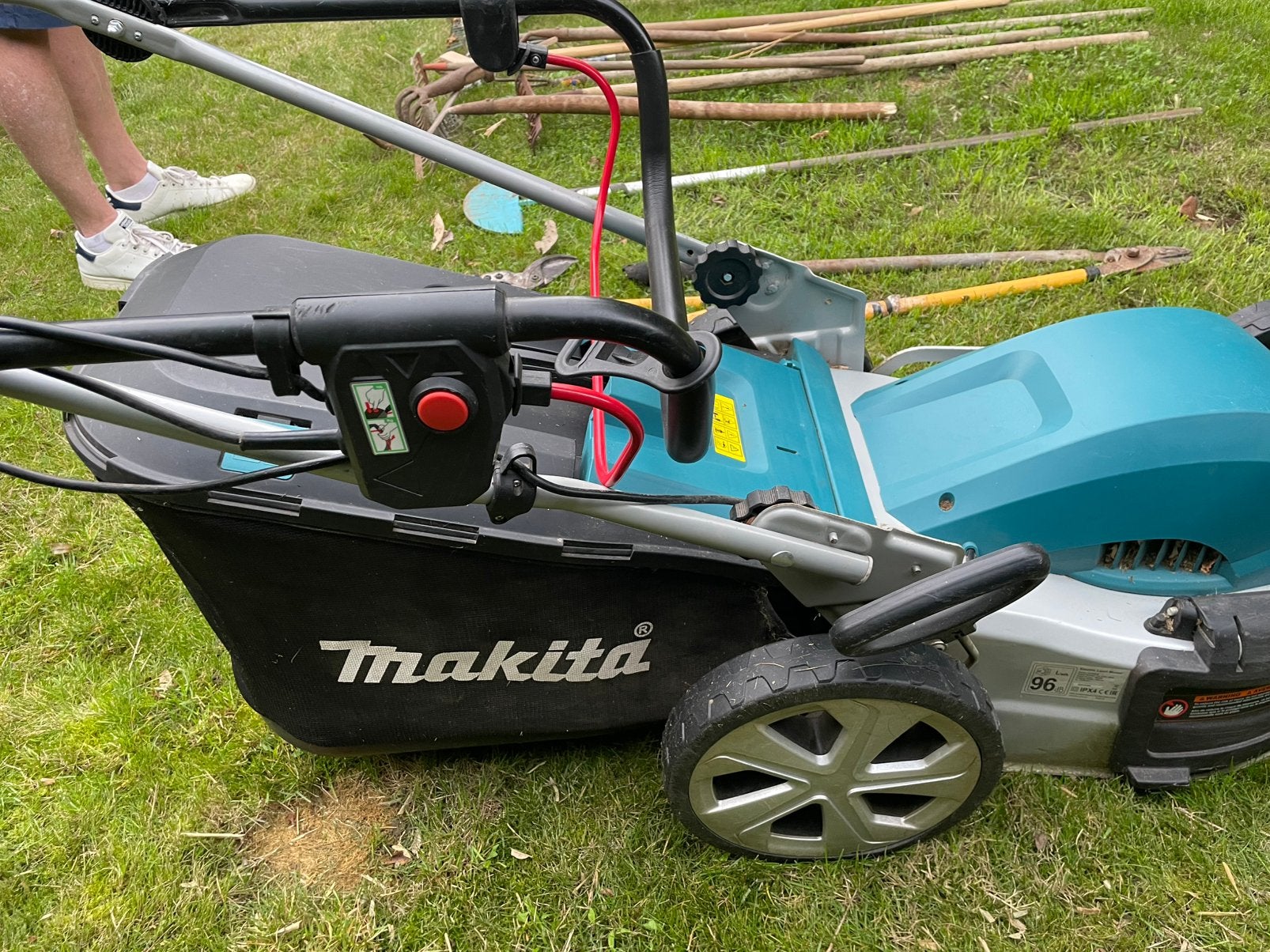 Grasmachine Makita - dringend weg wegens verhuis, Tuin en Terras, Grasmaaiers, Ophalen