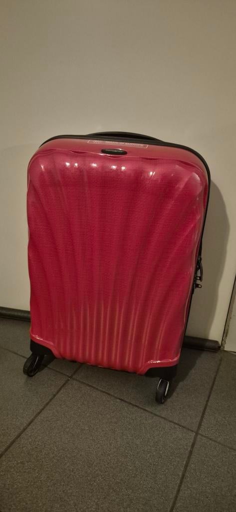 cosmolite spinner 55/20 hot pink, Handtassen en Accessoires, Koffers, Nieuw, Hard kunststof, 50 tot 60 cm, 35 tot 45 cm, Slot