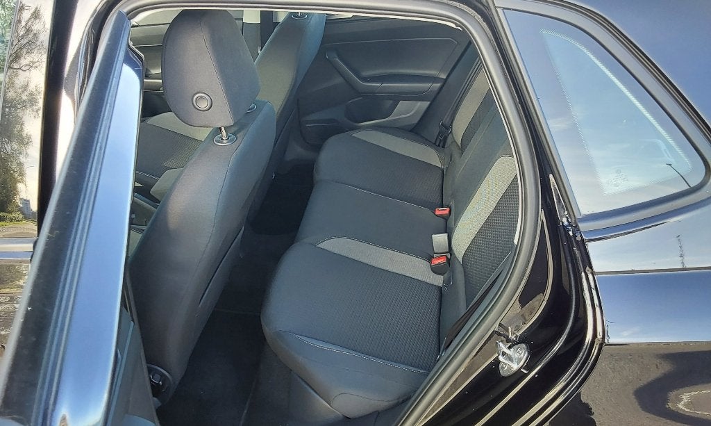 VW POLO ZWART 5d BENZINE BJ 2023, Stof, https://public.car-pass.be/vhr/baf33175-9415-41c6-9d31-8ba05d592472, Zwart, Bedrijf