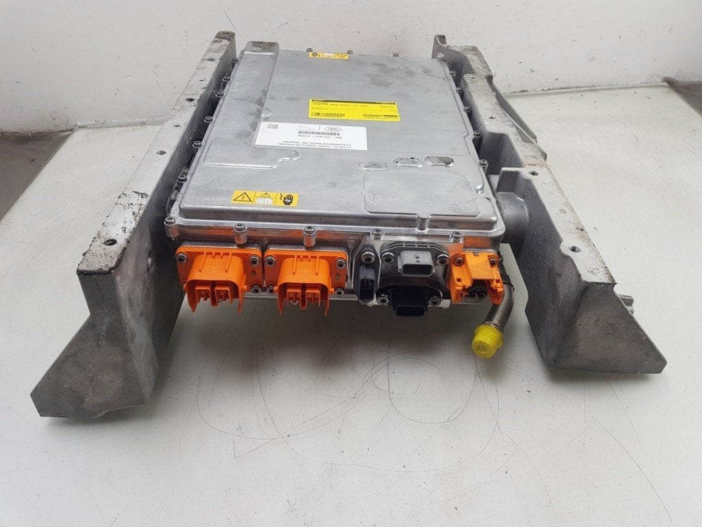 CHARGEUR DE BATTERIE (|M8E214A750AM|LR166533|M8E214A758AE|LR, Autos : Divers, Dhr. J. Ham, Utilisé, Administratie@autoham.nl, Nijkerkerstraat 27a 27a
3821 CD  AMERSFOORT, NL