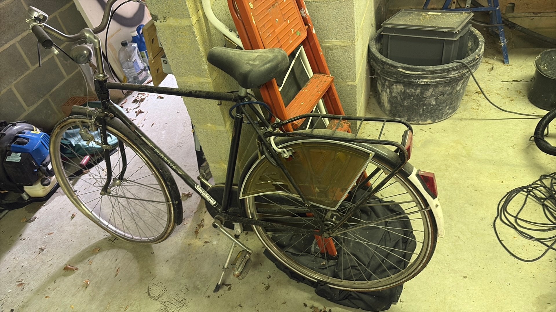 Un vieux vélo gratuit, Vélos & Vélomoteurs, Enlèvement
