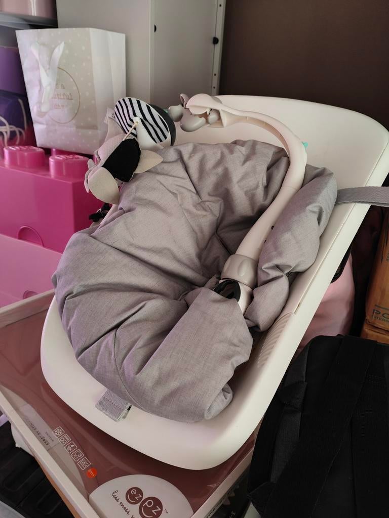 Stokke Tripp Trapp Newborn Set – Gris – avec arche de jeux, Enlèvement, Comme neuf, Autres marques