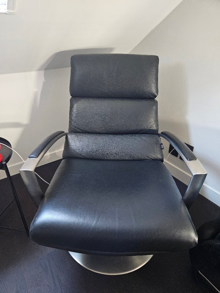 fauteuil zwart, Ophalen, Zo goed als nieuw, Leer