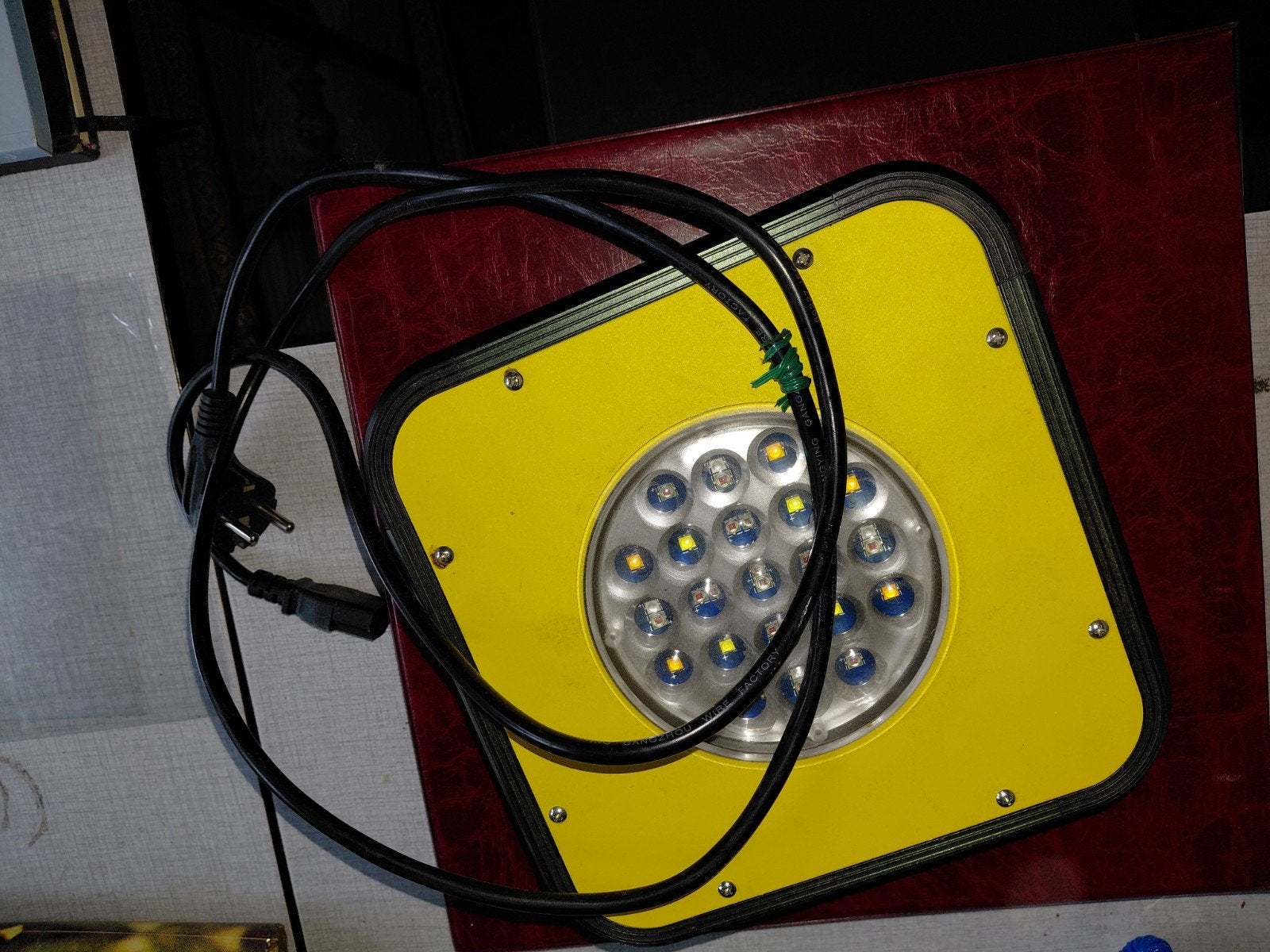 Spectrabox Pro LED-kweeklamp 90W, Ophalen, Zo goed als nieuw