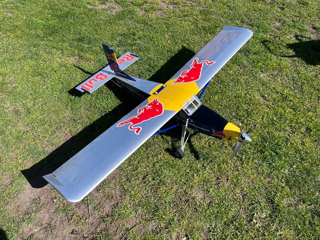 Tv toestel : red bull, Hobby en Vrije tijd, Modelbouw | Radiografisch | Vliegtuigen, Ophalen, Zo goed als nieuw, Elektro