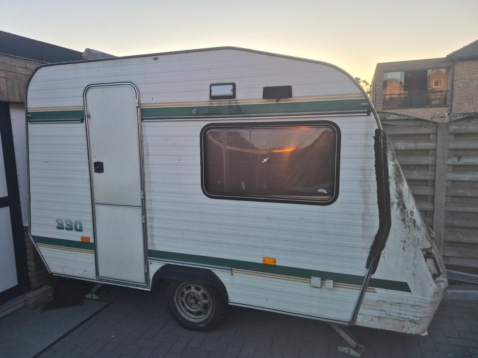 Chateau 330, Caravans en Kamperen, Caravans, Particulier, Chateau