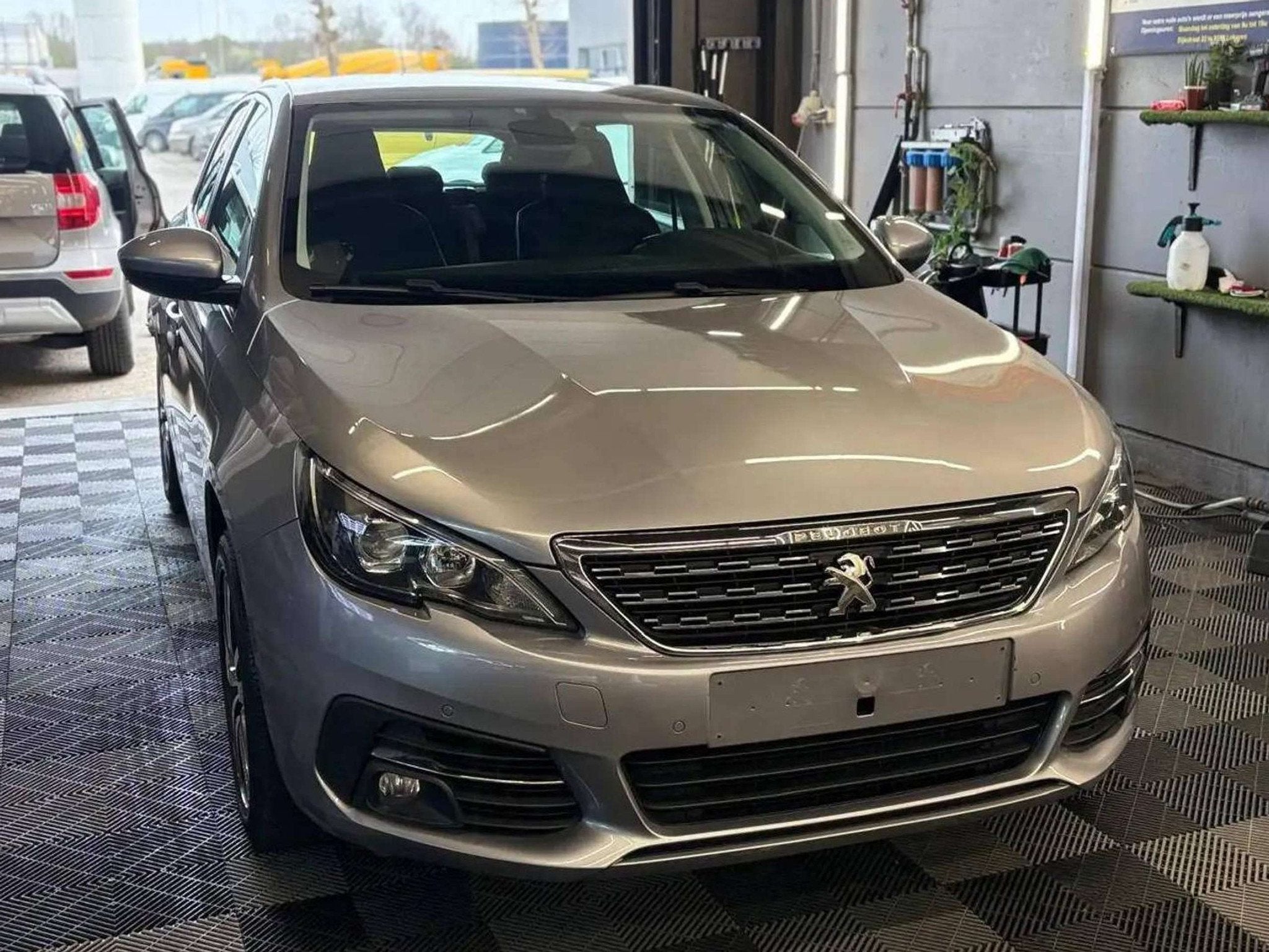 Peugeot 308 1.2i benz /2018/AUTOMATIQUE 140.000KM Euro 6, Autos, Argent ou Gris, Achat, Euro 6, Entreprise