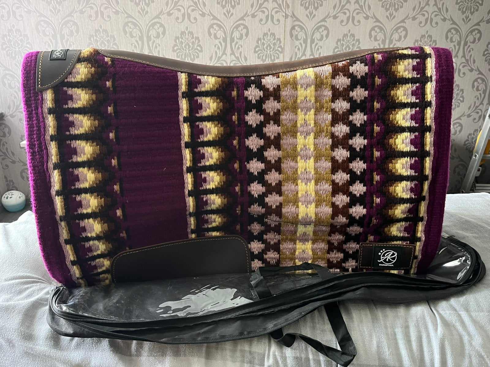 Coussin occidental AR, Neuf, Laine, Enlèvement ou Envoi, Violet