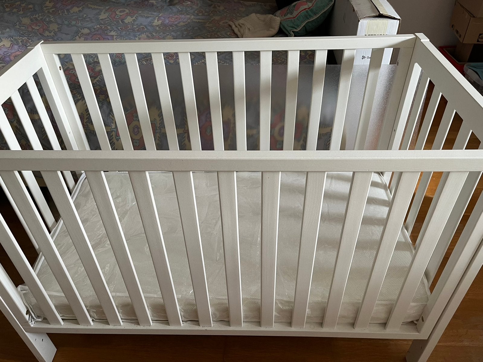 In hoogte verstelbaar wit babybedje (60x120), Ophalen, Zo goed als nieuw