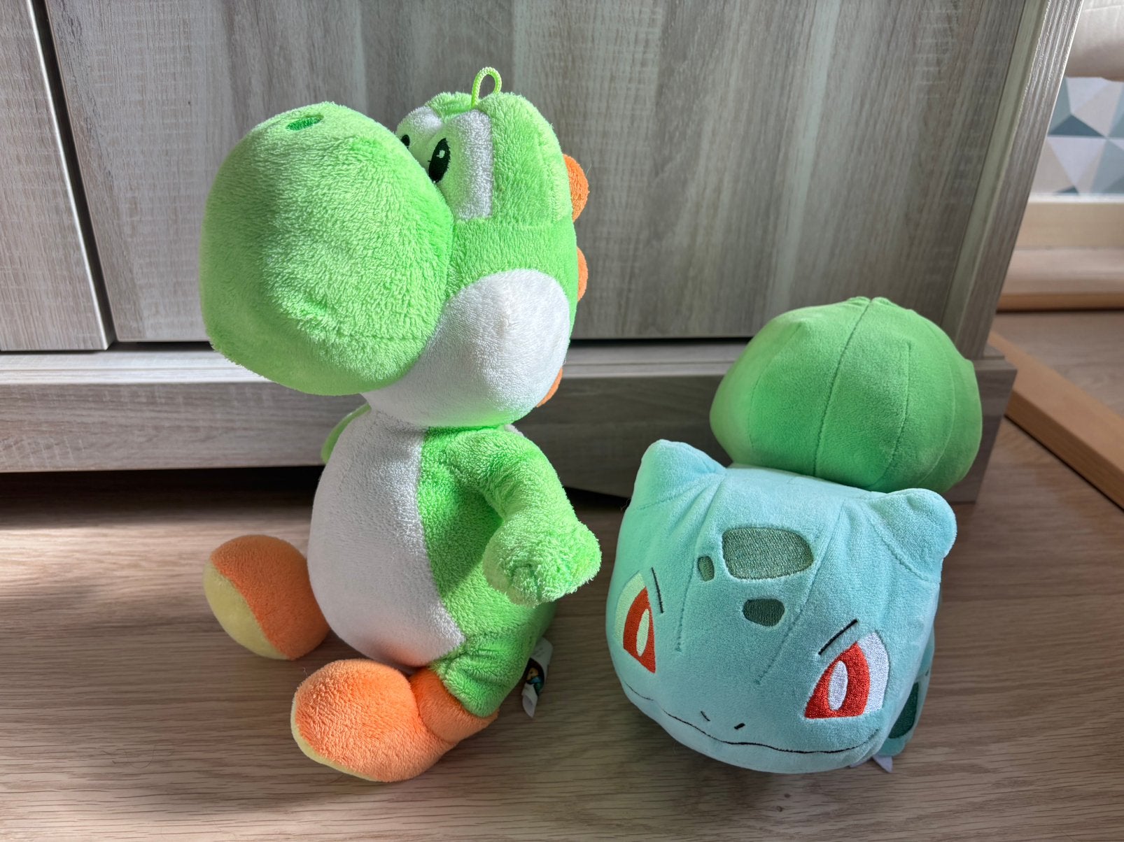 Bulbasaur Pokemon en Yoshi Mario Bros knuffel, Kinderen en Baby's, Ophalen, Zo goed als nieuw