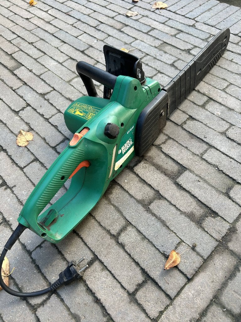 Elektrische kettingzaag, Bricolage & Construction, Tronçonneuse, 1200 watts ou plus, 30 à 70 mm, Black & Decker