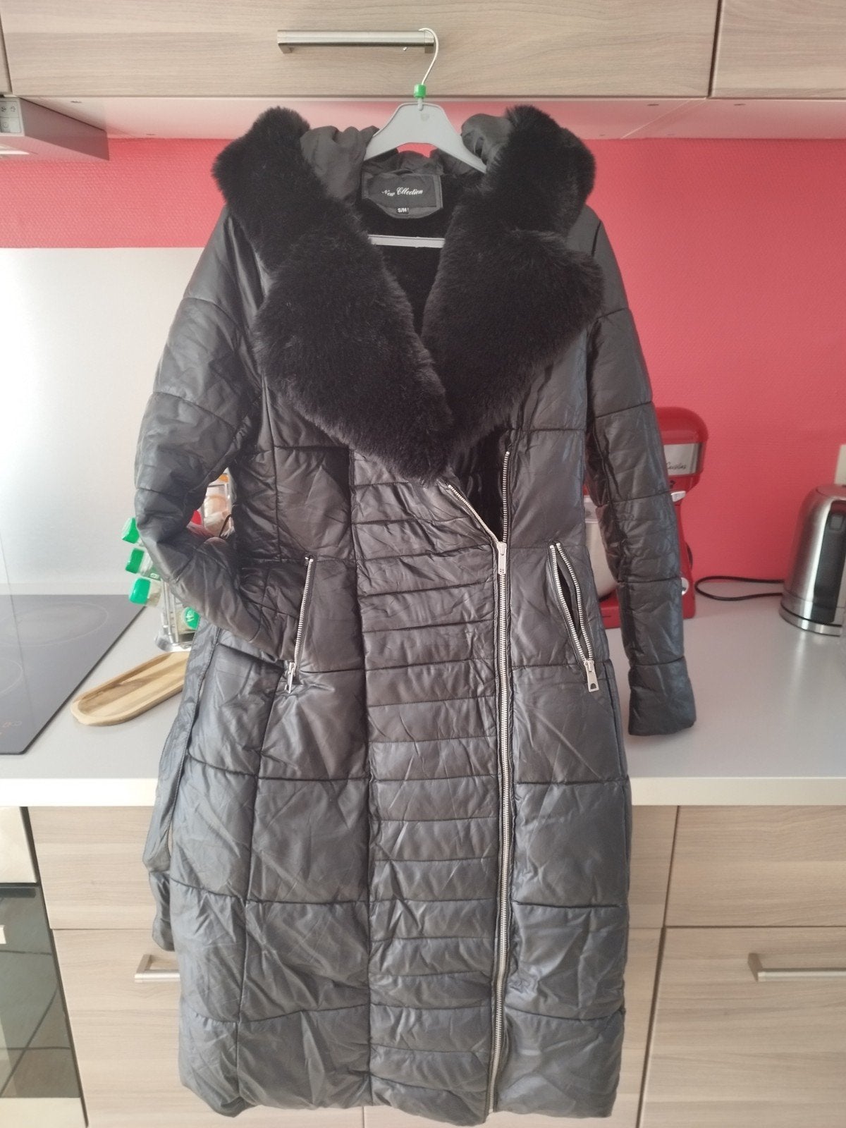 Manteau fourrure noir, Enlèvement, Noir
