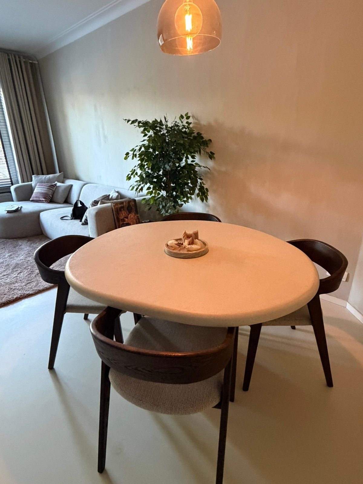 Juntoo designmeubels - zetel, eettafel & 4 stoelen, Huis en Inrichting, Ophalen, Zo goed als nieuw