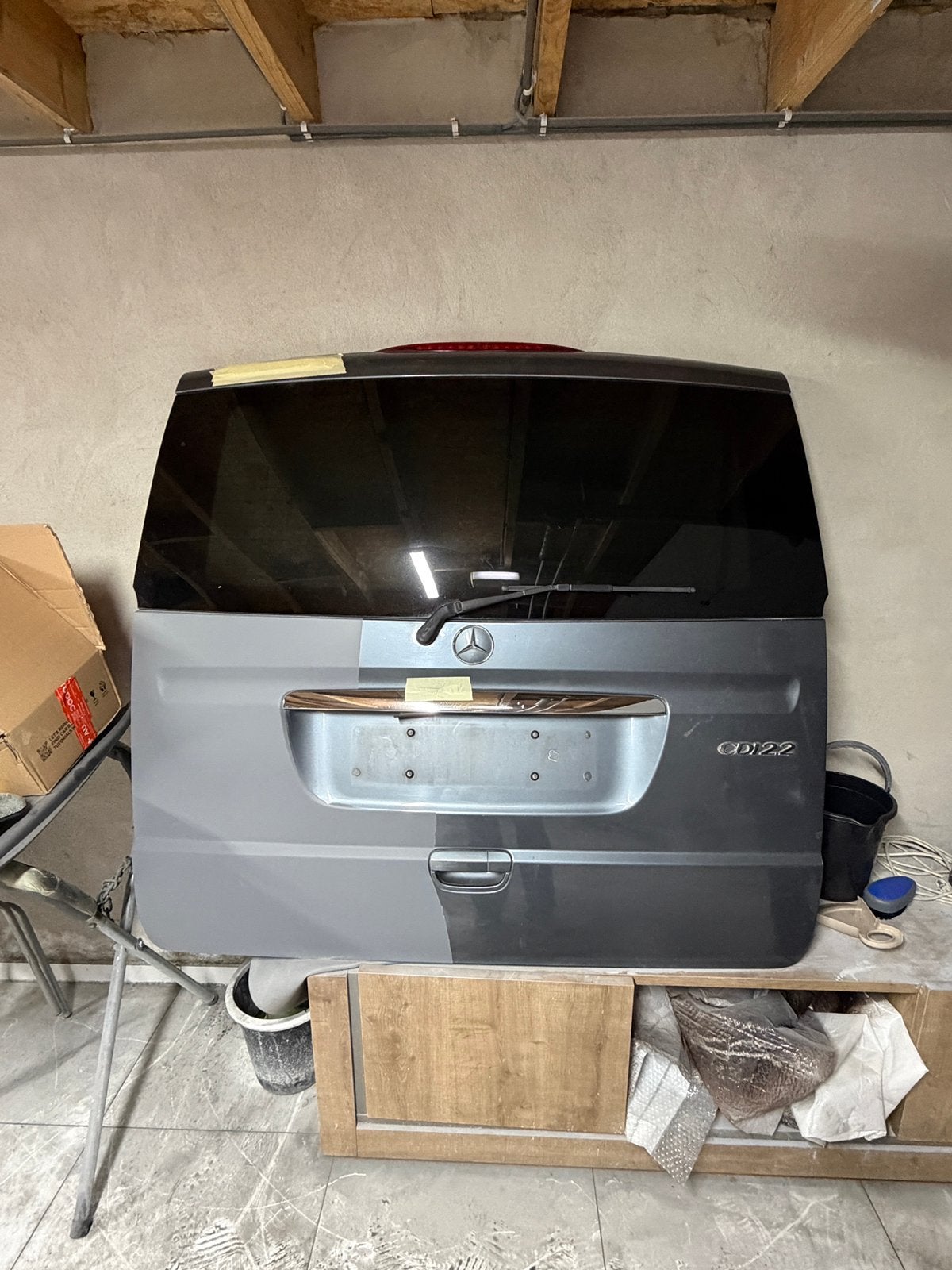 Mercedes viano achterklep, Enlèvement, Haillon arrière