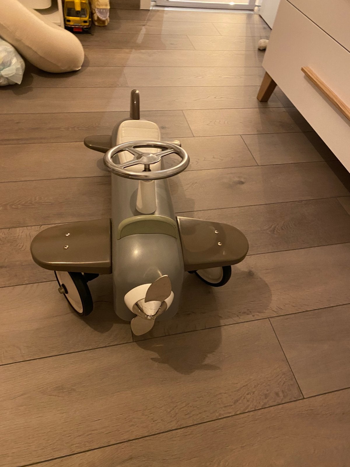 Avion jouet, Enlèvement, Utilisé