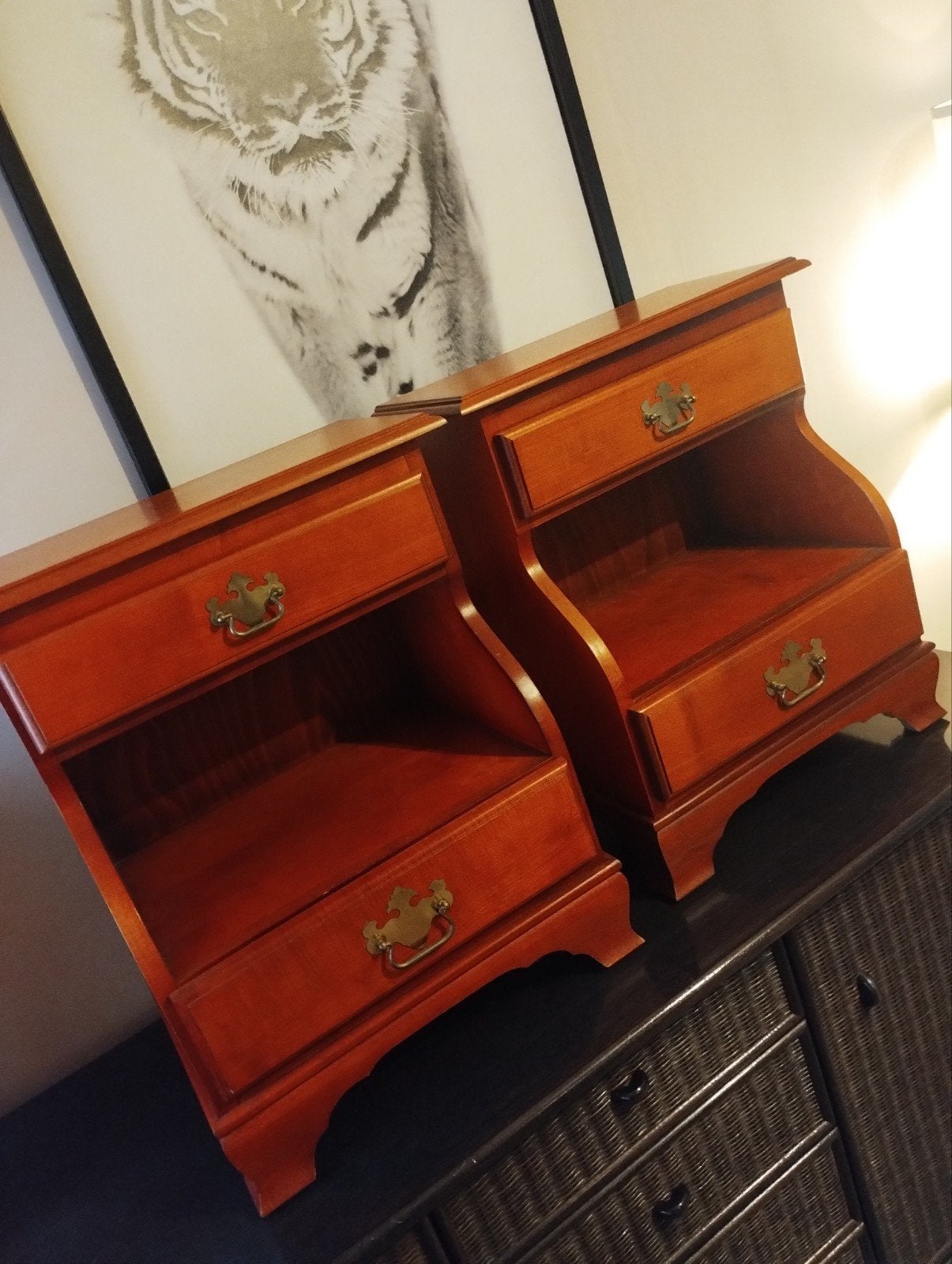 1 paar oude kerselaar nachtkastjes...nieuwstaat.., Huis en Inrichting, Slaapkamer | Nachtkastjes, Hout, Ophalen