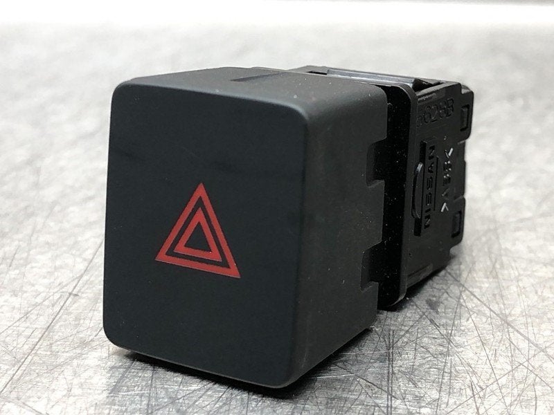 COMMUTATEUR DE FEUX DE DETRESSE Nissan Note (E12), Autos : Pièces & Accessoires, Utilisé, Nissan