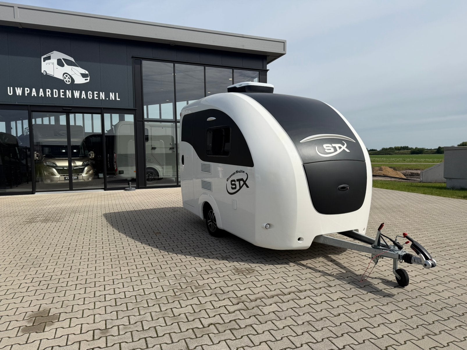 STX Groom suite 2025  paardencamionette Paardenvrachtwagen, Ophalen